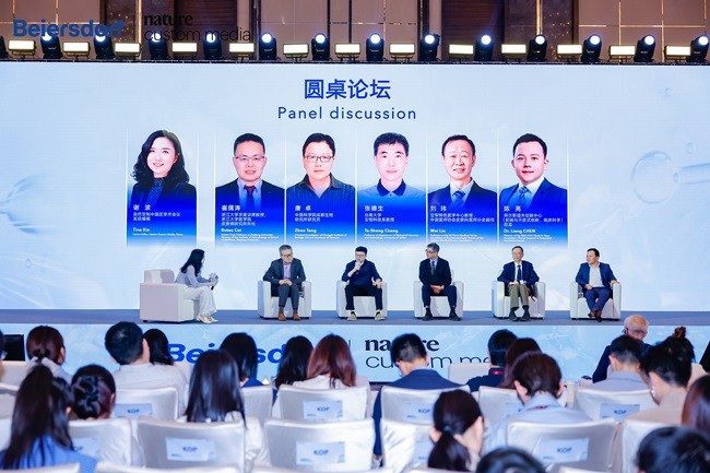 1765456506829926.jpg 圆桌讨论.jpg